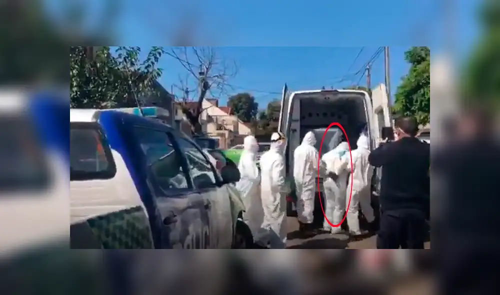 El hombre escupió a los policías, teniendo conocimiento que los podían contagiar de coronavirus. (Foto: Captura) El hombre escupió a los policías, teniendo conocimiento que los podían contagiar de coronavirus. (Foto: Captura)