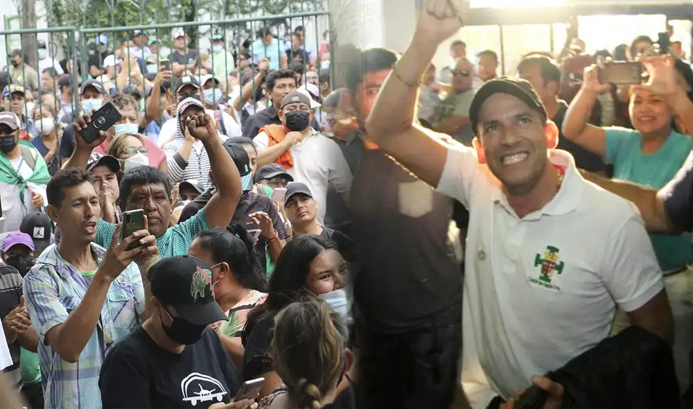 El gobernador de Santa Cruz ha sido sentenciado a 4 meses de prisión preventiva. Foto: composición LR/EFE/AFP El gobernador de Santa Cruz ha sido sentenciado a 4 meses de prisión preventiva. Foto: composición LR/EFE/AFP
