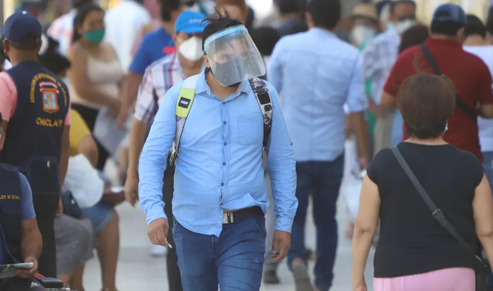 Según algunos estudios, contagios también se daría por aerosoles. Foto: La República