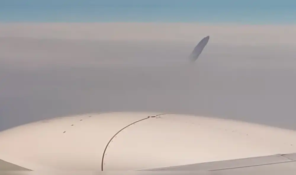 YouTube Viral: 'OVNI' aterra a pasajeros de avión aparecieron al lado de ellos [VIDEO]