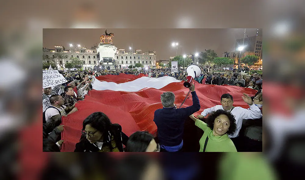 Pueblo apoyó el cierre del Congreso Pueblo apoyó el cierre del Congreso