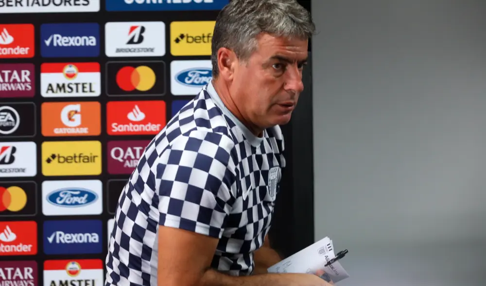 Tras perder el clásico, Pablo Bengoechea renunció a su cargo y Guillermo Salas se encargará de dirigir al equipo íntimo de forma interina.