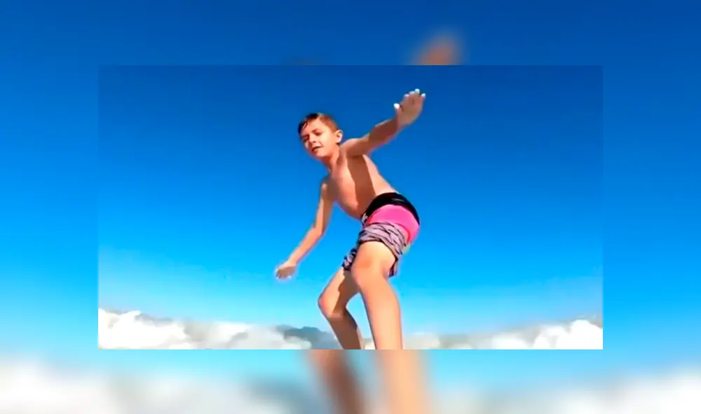 En Facebook, un niño surfeaba en la playa de New Smyrna y no imaginó que se llevaría un tremendo susto. En Facebook, un niño surfeaba en la playa de New Smyrna y no imaginó que se llevaría un tremendo susto.