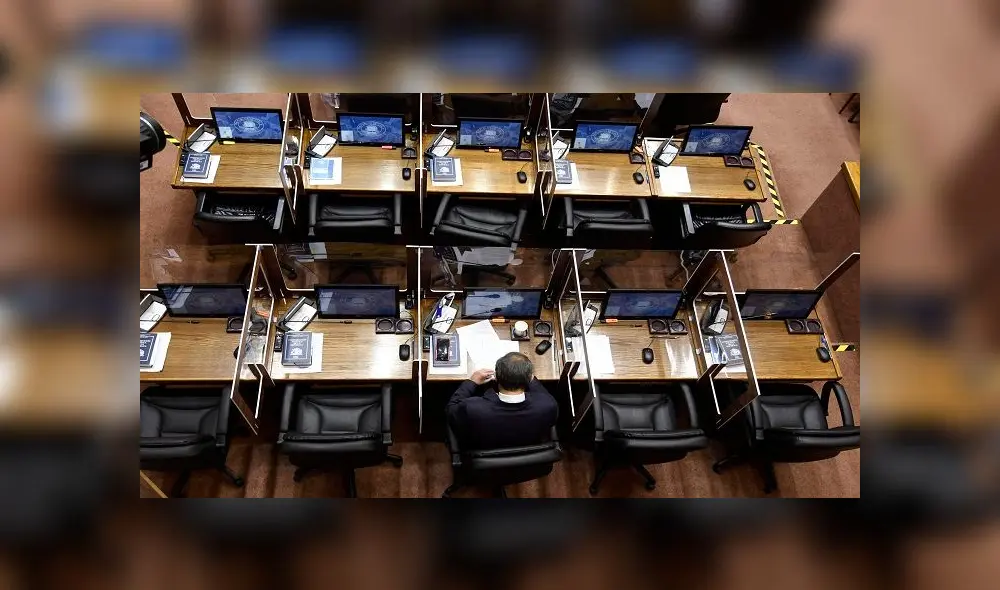 View of the Chamber of Deputies as lawmakers discuss and vote a bill that allows for early wihdrawal of private pension funds in Valparaiso, Chile on July 22, 2020. - The Chilean Senate will adopt a law on Wednesday that will allow Chileans to withdraw up to 10% of their retirement contributions, a measure against the coronavirus crisis that creates a crack in the private pension system, emblematic of the Pinochet era. (Photo by FRANCESCO DEGASPERI / AFP) View of the Chamber of Deputies as lawmakers discuss and vote a bill that allows for early wihdrawal of private pension funds in Valparaiso, Chile on July 22, 2020. - The Chilean Senate will adopt a law on Wednesday that will allow Chileans to withdraw up to 10% of their retirement contributions, a measure against the coronavirus crisis that creates a crack in the private pension system, emblematic of the Pinochet era. (Photo by FRANCESCO DEGASPERI / AFP)