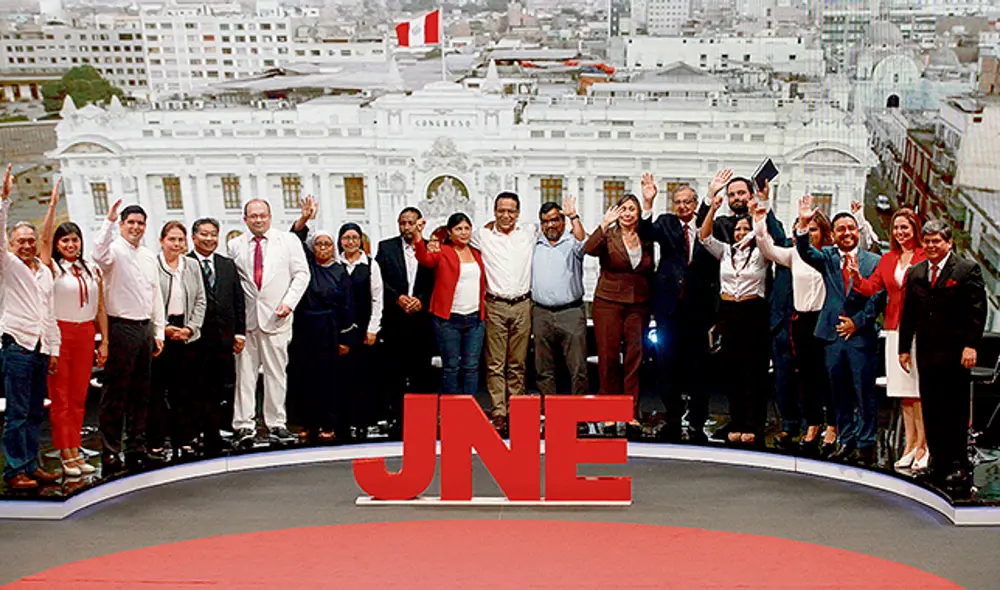 Primeros. Empezaron Juntos Por el Perú, Vamos Perú, Partido Morado, Avanza País, Podemos, Frepap y Acción Popular. Foto: Jhonel Rodríguez Primeros. Empezaron Juntos Por el Perú, Vamos Perú, Partido Morado, Avanza País, Podemos, Frepap y Acción Popular. Foto: Jhonel Rodríguez