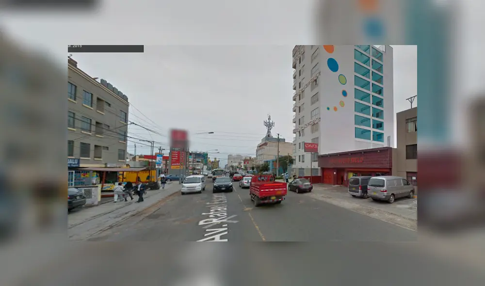 Google Maps: joven queda en shock al hacer zoom en vehículo rojo y descubrir imprudente acto [FOTOS]