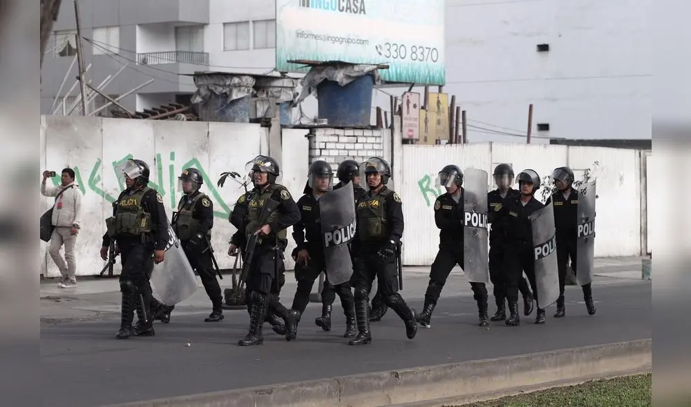 Congresistas del Frente Amplio se enfrentaron a la Policía tras detención de mineros