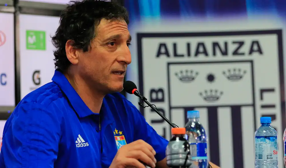 Mario Salas llegará este jueves 18 de junio a Lima junto a su comando técnico. | Foto: Líbero