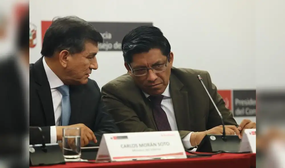 Ministro Carlos Morán, titular de Interior, junto al presidente del Consejo de Ministros, Vicente Zeballos. Foto: Jorge Cerdán / La República.