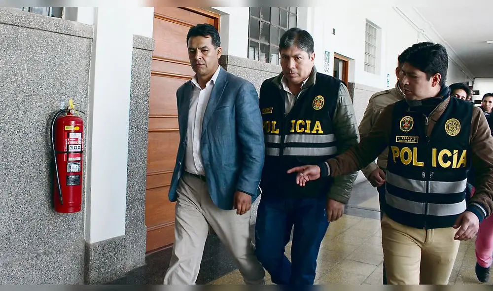 DESCONCERTADO. Exgobernante Edwin Licona es conducido a la carceleta judicial. La cárcel de Qenqoro, su destino final.