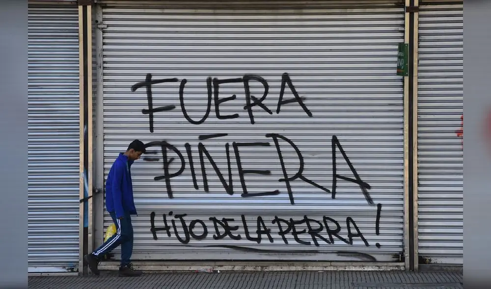 La militarización del país ha ido en aumento para tratar de controlar los desmanes violentos en los que derivó desde el pasado viernes la radicalización de la protesta ciudadana contra el alza del precio del metro. Foto: AFP. La militarización del país ha ido en aumento para tratar de controlar los desmanes violentos en los que derivó desde el pasado viernes la radicalización de la protesta ciudadana contra el alza del precio del metro. Foto: AFP.