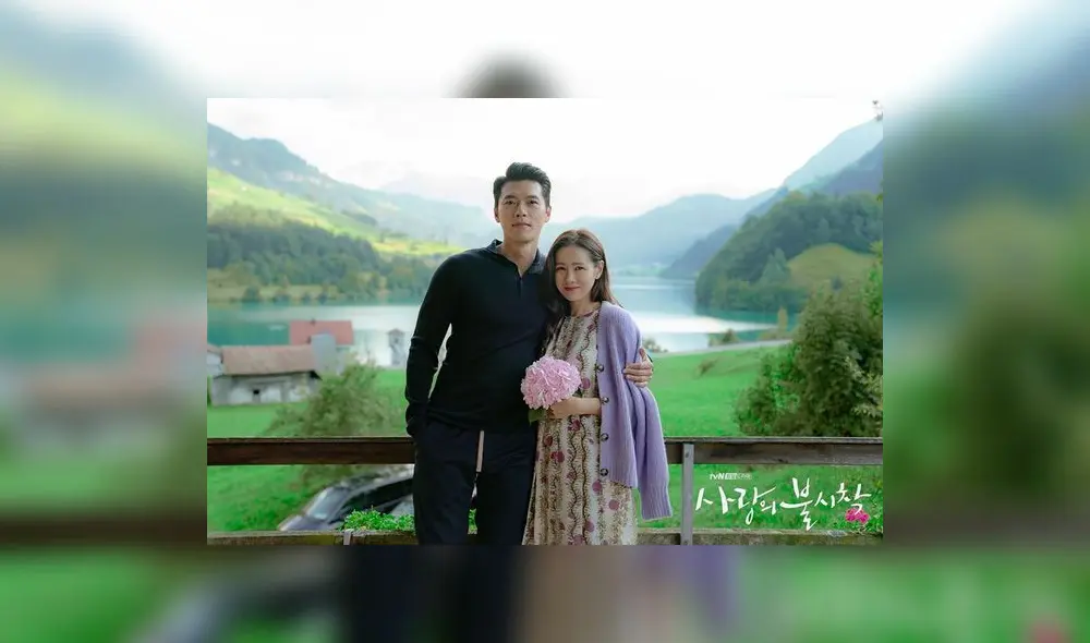 Esta fotografía de Hyun Bin y Son Ye Jin hizo suponer que el personaje de la actriz quedaba embarazada por  vientre claramente prominente.