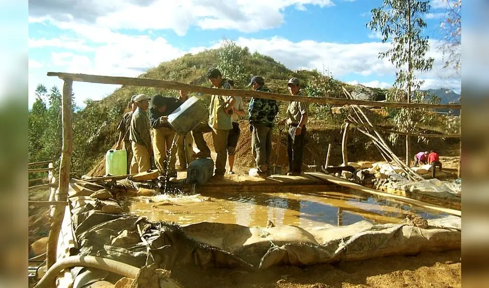 CERRO EL TORO, LUGAR DONDE SE DESARROLLA LA MINERIA INFORMAL (HUAMACHUCO-LA LIBERTAD) CERRO EL TORO, LUGAR DONDE SE DESARROLLA LA MINERIA INFORMAL (HUAMACHUCO-LA LIBERTAD)