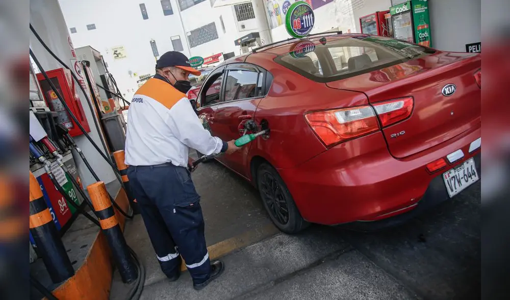COMBUSTIBLE EN GRIFOS DE AREQUIPA SE VENDE CON NORMALIDAD 
