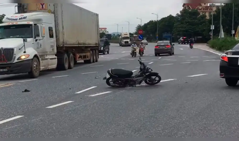Facebook: en Vietnam aseguran haber captado al 'Ghost Rider' manejando moto [VIDEO]