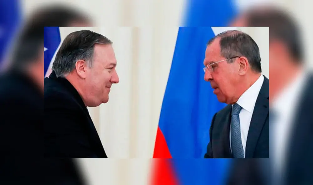 Mike Pompeo saludando a su homólogo ruso Serguei Lavrov. Foto: CBS. Mike Pompeo saludando a su homólogo ruso Serguei Lavrov. Foto: CBS.