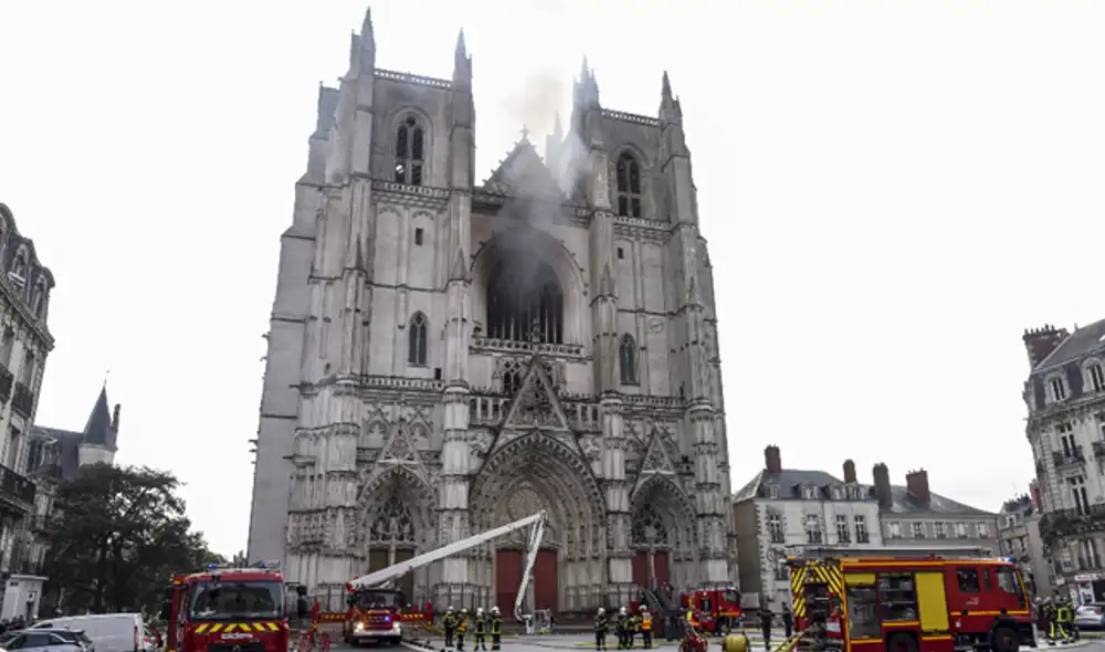 El causante fue uno de los voluntarios de la propia catedral. (Foto: AFP) El causante fue uno de los voluntarios de la propia catedral. (Foto: AFP)