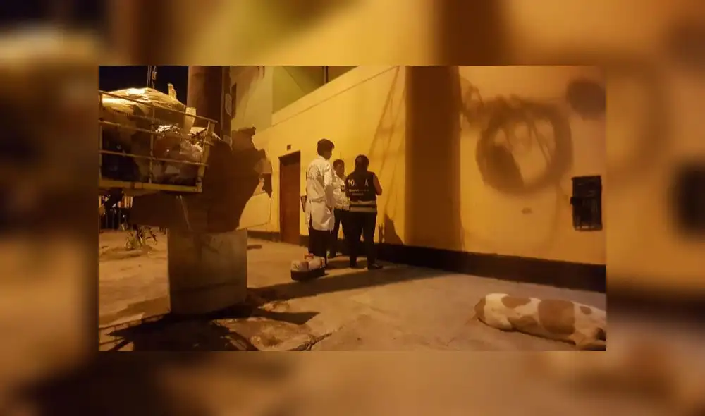 Peritos en Criminalística llegaron hasta la escena en el que quedaron enormes manchas de sangre. (Foto: Grace Mora / La República) Peritos en Criminalística llegaron hasta la escena en el que quedaron enormes manchas de sangre. (Foto: Grace Mora / La República)