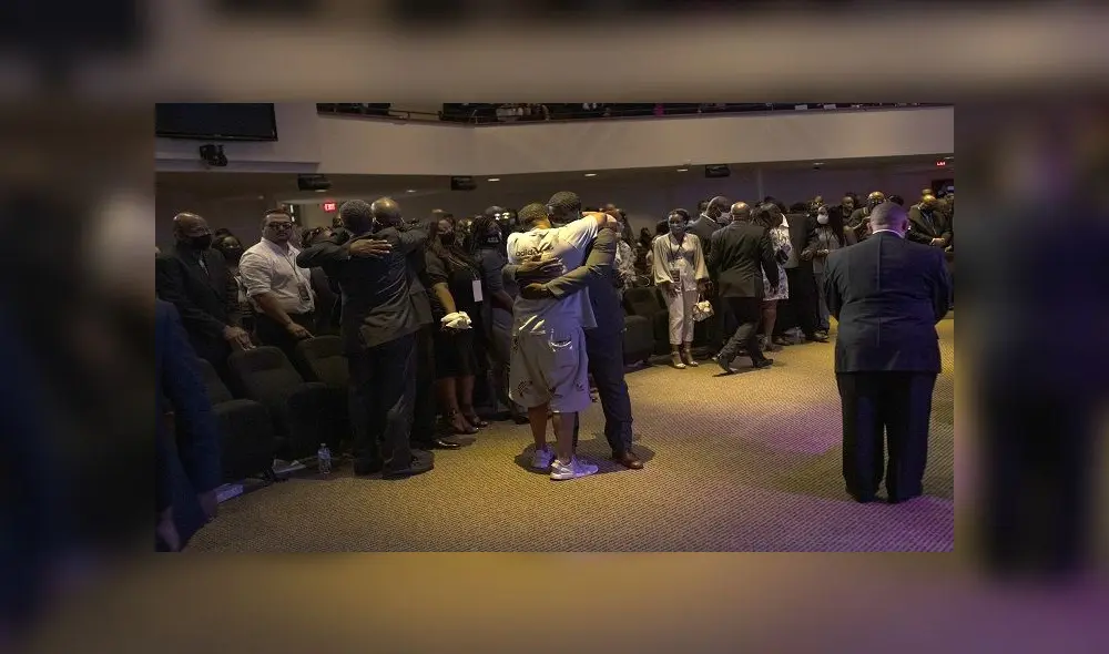 MINNEAPOLIS, MN - JUNE 04: Attendees of a memorial for George Floyd embrace after the service at North Central University on June 4, 2020 in Minneapolis, Minnesota. Memorial services will also be held in North Carolina and Texas.   Stephen Maturen/Getty Images/AFP