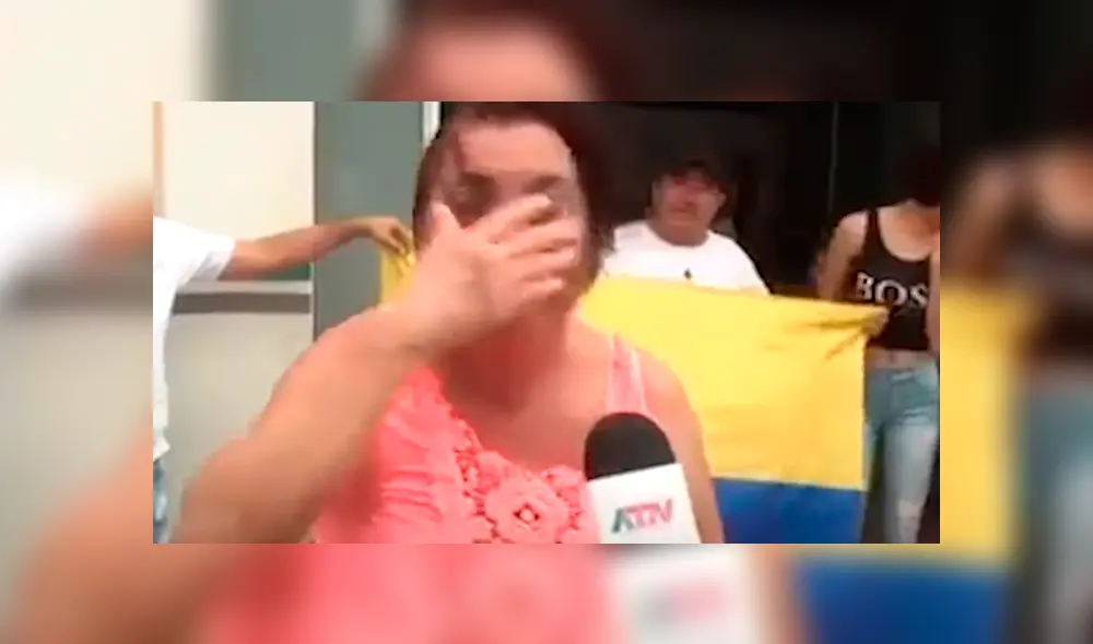 Vía YouTube. La mujer sorprendió a todos con su insólita conducta mientras reclamaba por el mal servicio del centro de salud de su localidad