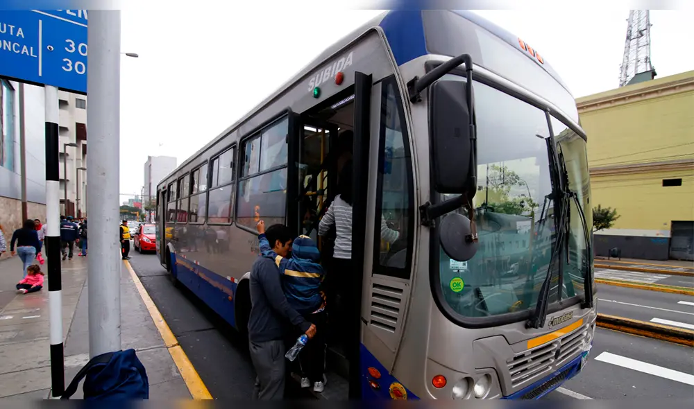Estudiantes ya deben tramitar las nuevas tarjetas de los corredores