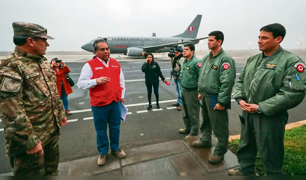 Fuerza Aérea. Trasladó a estudiantes varados en Ecuador.