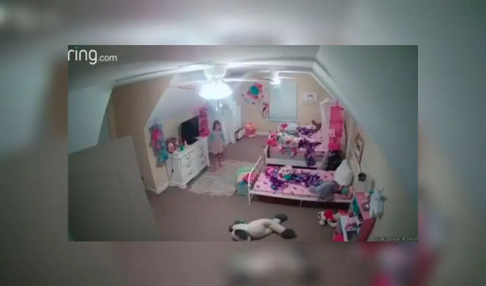 Una familia denunció ante la policía que la cámara instalada en la habitación de su hija, de ocho años, había sido vulnerada por un ‘hacker’ que anduvo espiando su intimidad. (Foto: Captura) Una familia denunció ante la policía que la cámara instalada en la habitación de su hija, de ocho años, había sido vulnerada por un ‘hacker’ que anduvo espiando su intimidad. (Foto: Captura)