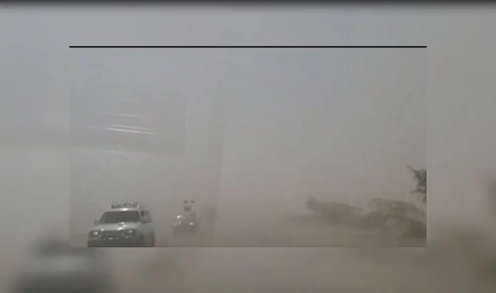 Tormenta de arena en Panamericana Sur dificulta circulación de autos. Créditos: Captura Canal N. Tormenta de arena en Panamericana Sur dificulta circulación de autos. Créditos: Captura Canal N.