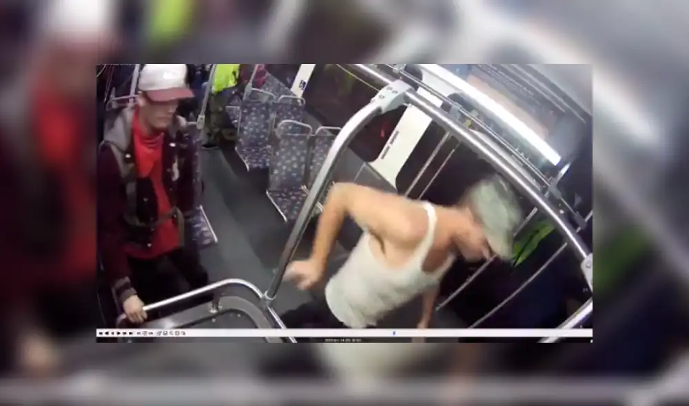 Momento exacto en que delincuentes apuñalan a joven para robarle [VIDEO] 