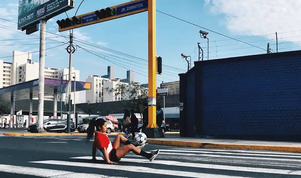 Mishell Loli: de practicar freestyle fútbol en los semáforos a representar al Perú en el torneo más importante. Foto: @moonchildvisual Mishell Loli: de practicar freestyle fútbol en los semáforos a representar al Perú en el torneo más importante. Foto: @moonchildvisual