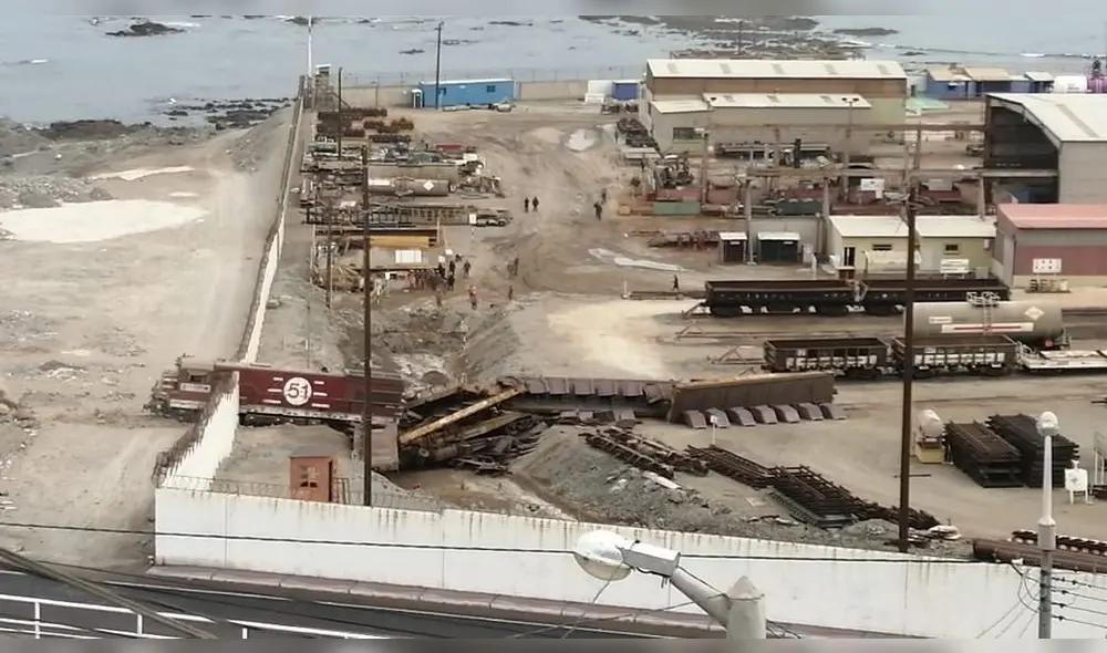 Tren atravesó pared.