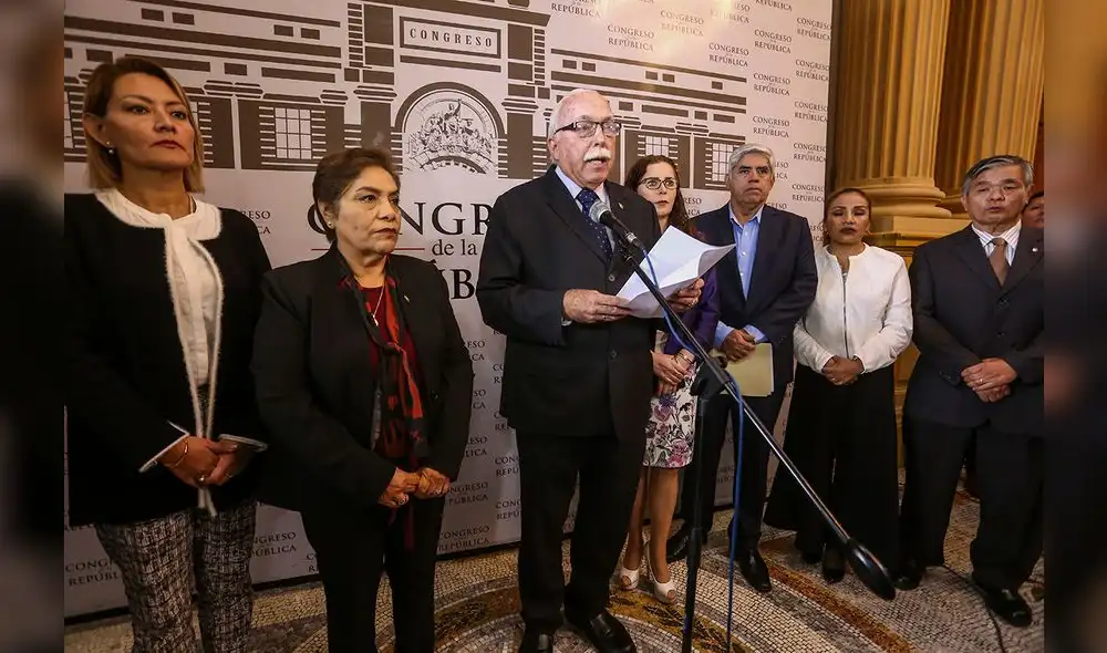 Martín Vizcarra llega al Congreso para anunciar la inasistencia del Ejecutivo a la Comisión de Constitución [FOTOS]