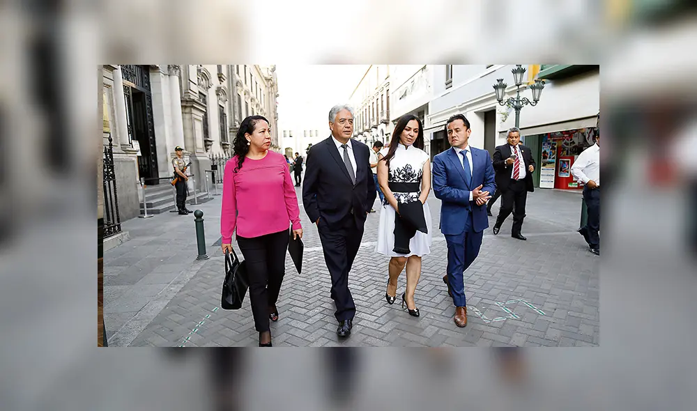 Martín Vizcarra rechaza argumentos de los expertos de Rosa Bartra Martín Vizcarra rechaza argumentos de los expertos de Rosa Bartra