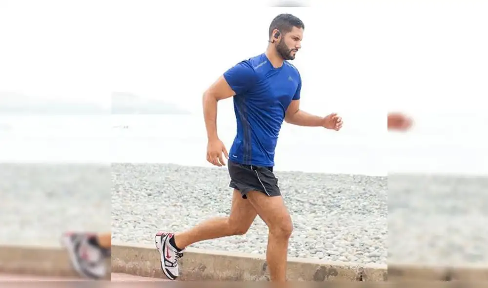 Expareja de Rodrigo González presume su cuerpo tras ejercicios en cuarentena