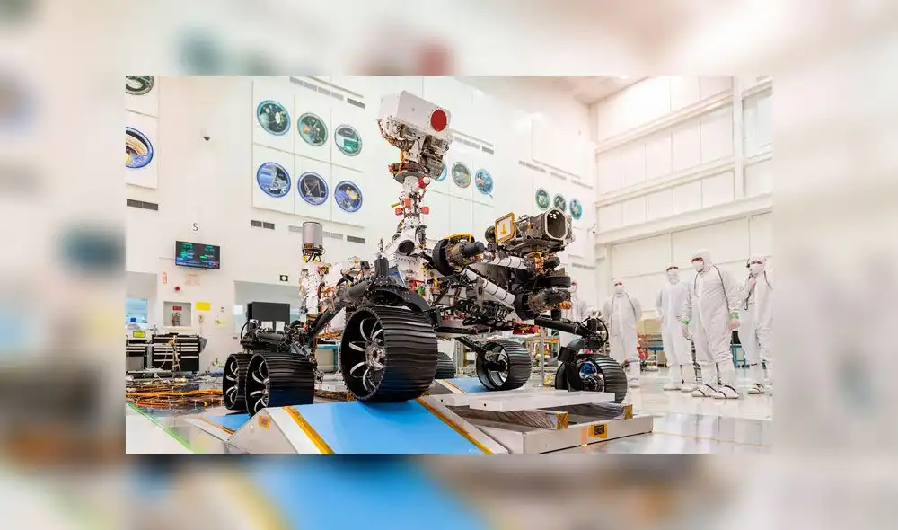 El róver Perseverance ya ha pasado sus principales ensayos. Ahora es ensamblado para ir a Marte. Crédito: NASA.