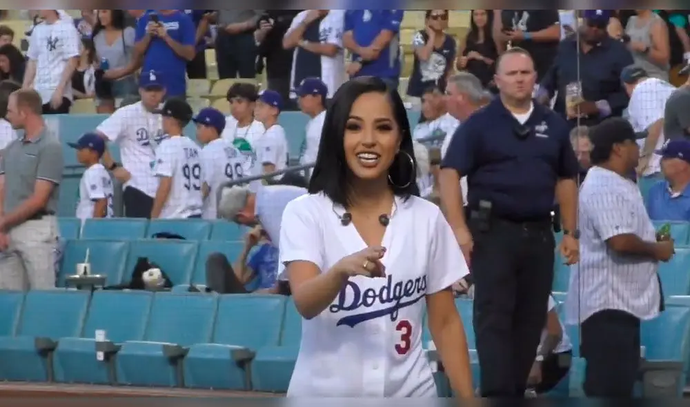 Becky G interpretó el himno nacional de los Estados Unidos en el estadio de los Dodgers Becky G interpretó el himno nacional de los Estados Unidos en el estadio de los Dodgers
