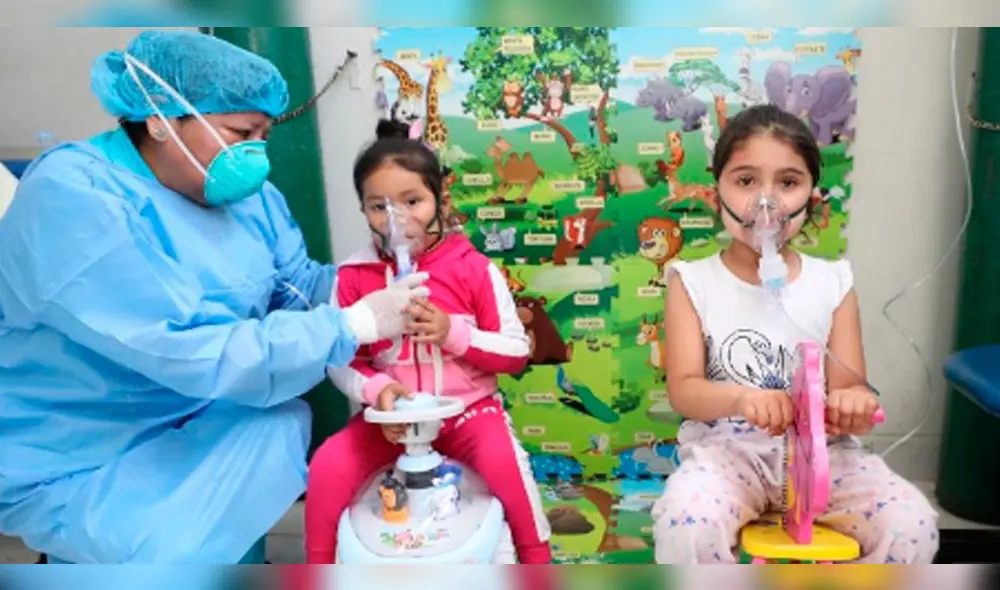Médicos en Tacna entretienen con juguetes a niños que sufren problemas respiratorios. Médicos en Tacna entretienen con juguetes a niños que sufren problemas respiratorios.