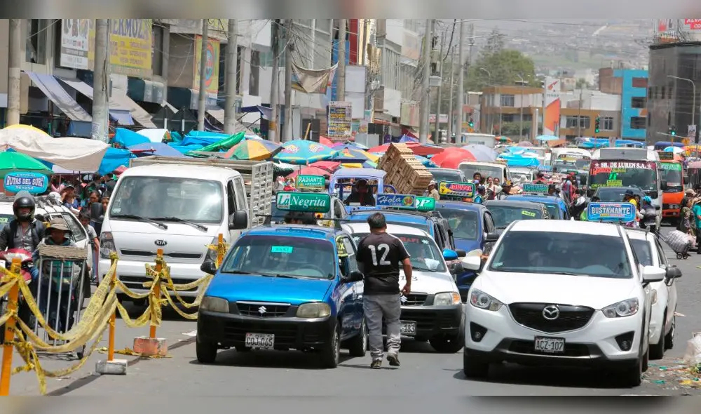 Desorden y deficiente control municipal frente al comercio ambulatorio en Arequipa. Desorden y deficiente control municipal frente al comercio ambulatorio en Arequipa.