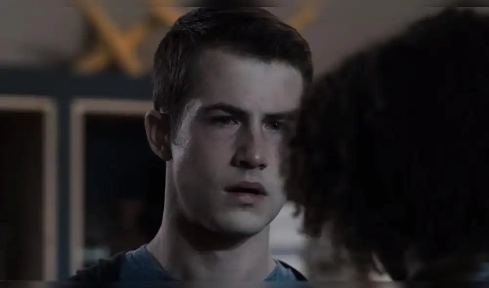 Clay Jensen de ’13 Reasons Why’ impresiona con su nuevo look antes de estreno