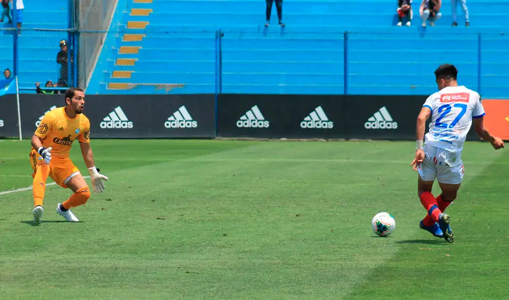 Relly Fernández, hincha confeso de Sporting Cristal, le dio la victoria a Carlos A. Mannucci en el estadio Alberto Gallardo. | Foto: @camannucci