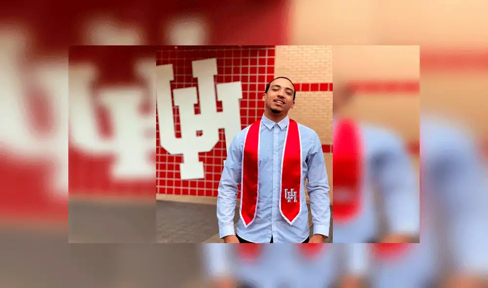 El muchacho celebra haberse graduado libre de deudas. Fuente: Desaviour Ikner.