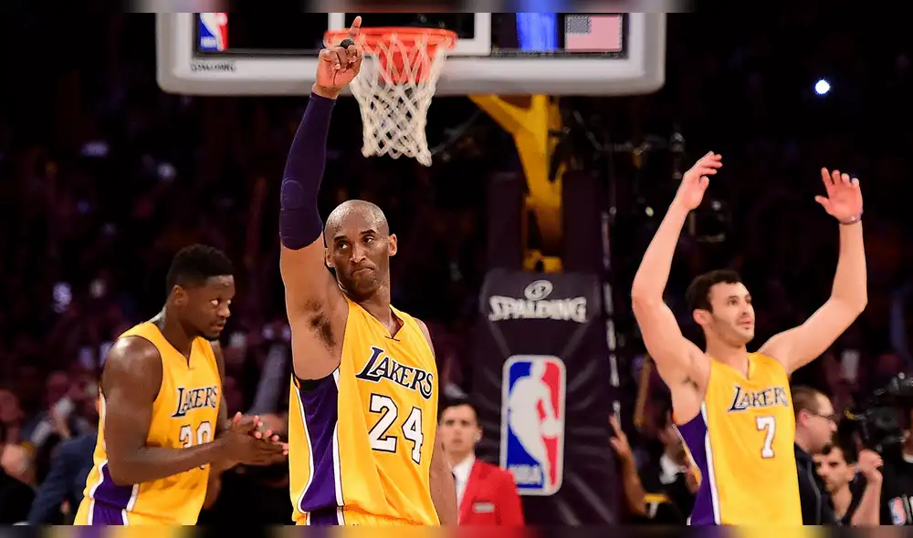 Kobe Bryant: subastan toalla que utilizó la estrella de los Lakers en su último juego en la NBA. Foto: AFP
