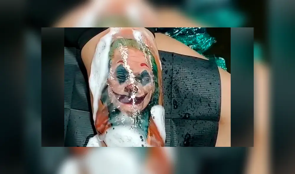 El video viral de Facebook muestra el tatuaje que hizo un joven en su brazo con el rostro del Guasón de Joaquin Phoenix. El video viral de Facebook muestra el tatuaje que hizo un joven en su brazo con el rostro del Guasón de Joaquin Phoenix.