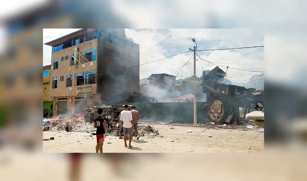 Daños. Decenas de pobladores, azuzados por inescrupulosos, prendieron fuego a la comisaría y quemaron vehículos, armas y equipos. También atacaron la sede de la fiscalía de San Lorenzo. Daños. Decenas de pobladores, azuzados por inescrupulosos, prendieron fuego a la comisaría y quemaron vehículos, armas y equipos. También atacaron la sede de la fiscalía de San Lorenzo.