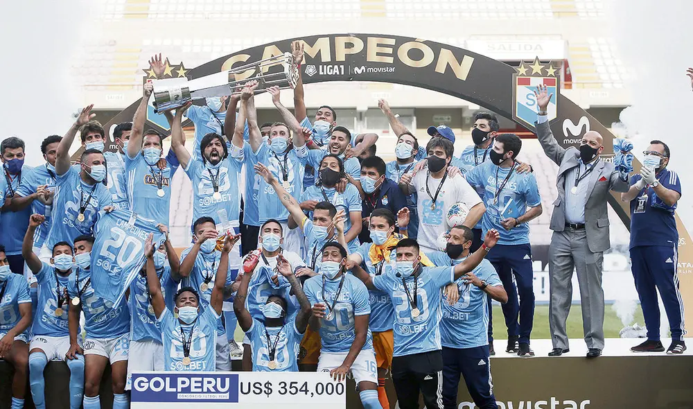 Festejo. El DT dejó todos los flashes para sus dirigidos. Foto: difusión