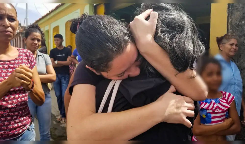 Familiares de fallecidos en calabozo de Venezuela dan su último adiós [FOTOS]