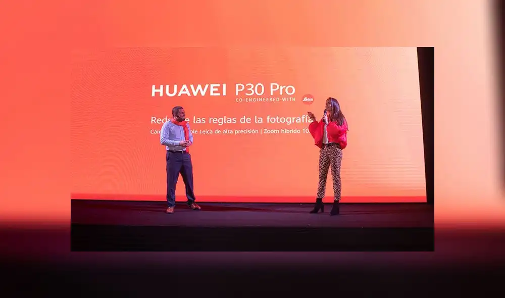 Natalie Vértiz en la presentación del Huawei P30 Pro en su color Amber Sunrise.