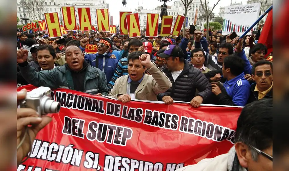 Sindicatos de docentes rechazan aumento de S/ 200 y anuncian huelga