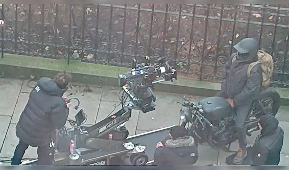 Primer vistazo a Robert Pattinson como Bruce Wayne en el set. Foto: Twitter Primer vistazo a Robert Pattinson como Bruce Wayne en el set. Foto: Twitter