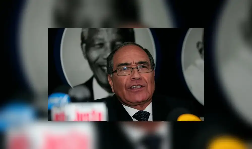 Carlos Roca: "Enrique Cornejo tiene derecho a postular a la Secretaría del Apra"